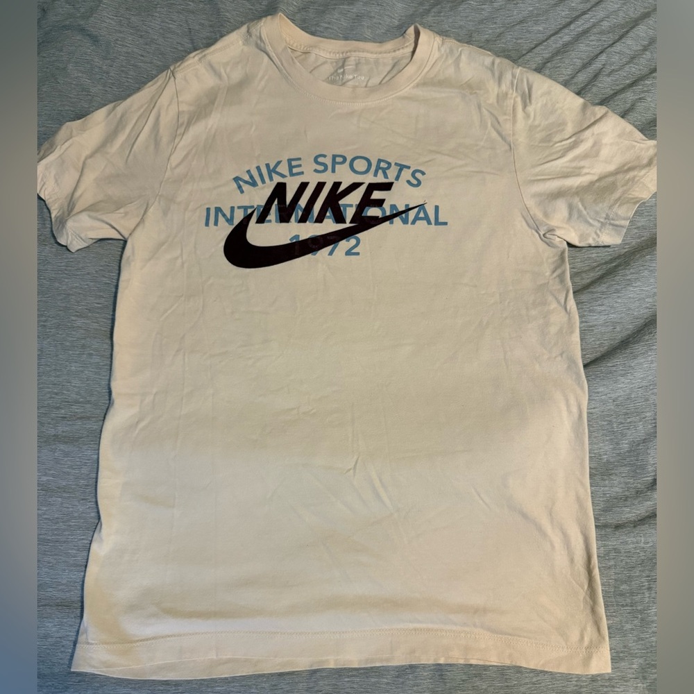 Nike Men's Beige Graphic Tee